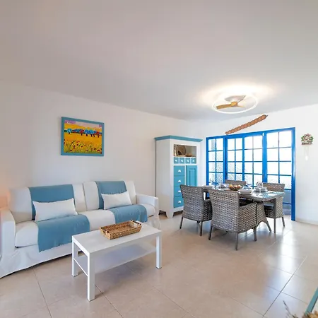 Beautiful 2 Bedrooms Heavenly Lotus Private Pool Close To Amenities Lanzarote Villa Playa Blanca (Lanzarote)