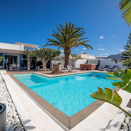 Beautiful 2 Bedrooms Heavenly Lotus Private Pool Close To Amenities Lanzarote