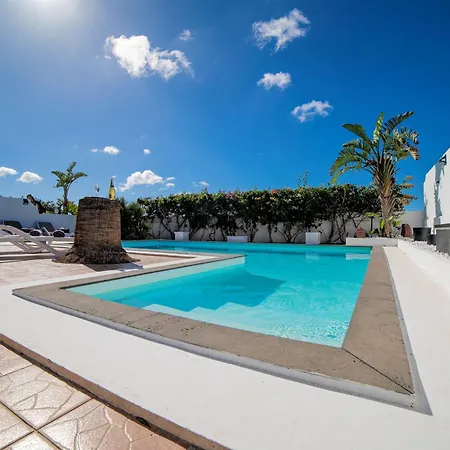Beautiful 2 Bedrooms Heavenly Lotus Private Pool Close To Amenities Lanzarote Villa *