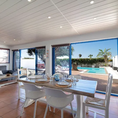 Beautiful 2 Bedrooms Heavenly Lotus Private Pool Close To Amenities Lanzarote Villa Playa Blanca (Lanzarote)